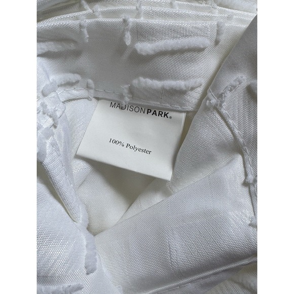 Madison Park Quade White 72 inch Woven Clipped Shower Curtain MP70-6707 - Picture 5 of 5